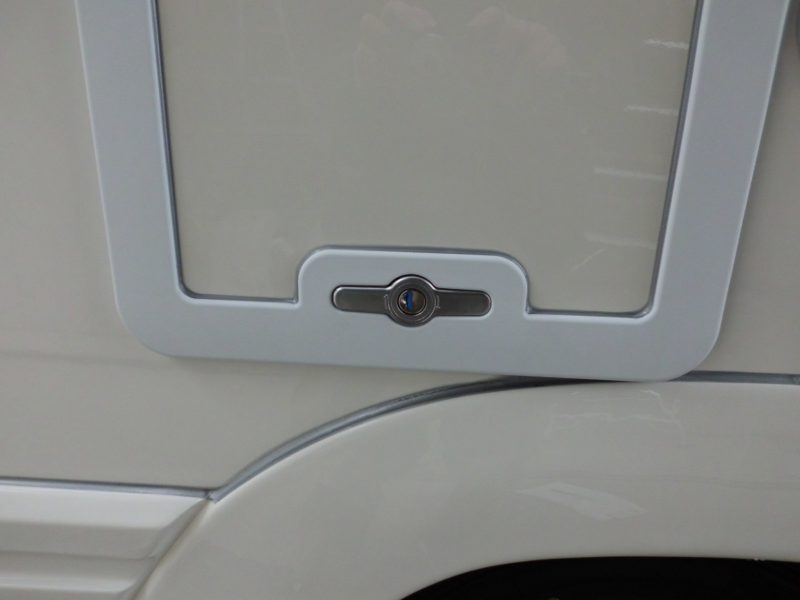 グレータンクのドアの開閉の仕方